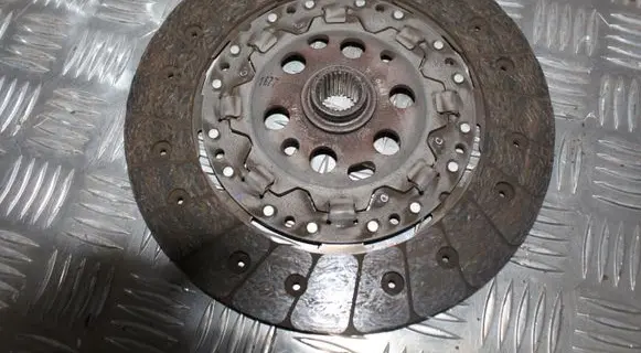 Volkswagen Jetta V Clutch pressure plate 323064110