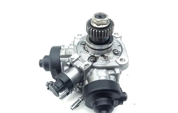 Maserati Ghibli Fuel injection high pressure pump 35022143F 0445010696