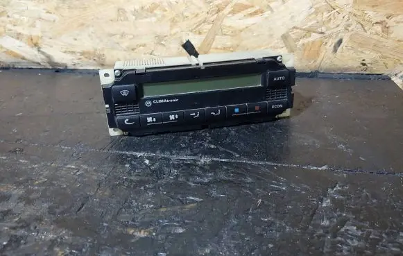 Volkswagen PASSAT B5 Climate control unit 3B1907044A