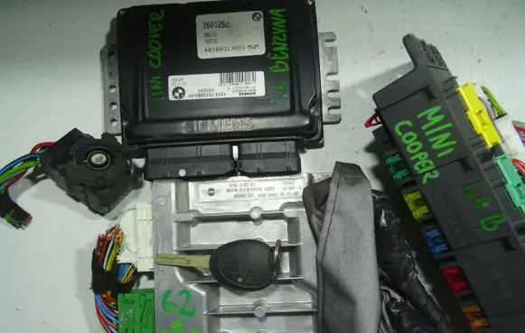 Mini One - Cooper Coupe R56 Engine ECU kit and lock set 7521092
