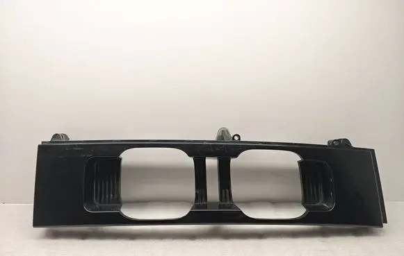 Land Rover Defender Rear light trim 00211193