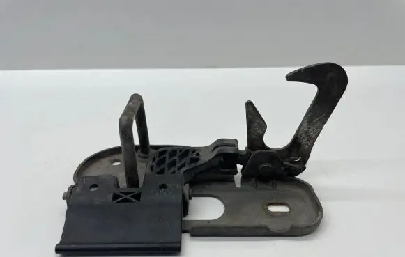 Volkswagen PASSAT B6 Engine bonnet (hood) release handle