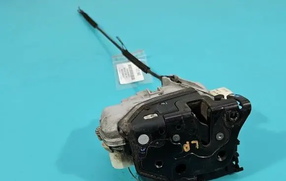 Seat Leon (1P) Front door lock 1P1837015 IMPRK1572945