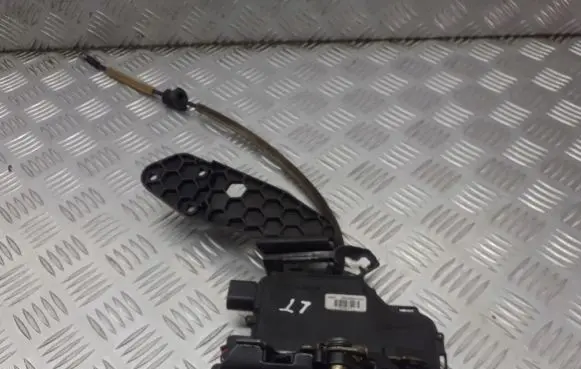 Seat Toledo II (1M) Rear door lock 3B4839015M