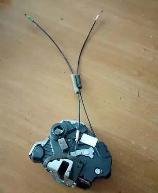 Toyota RAV 4 (XA40) Front door lock