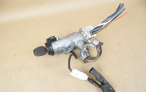 Toyota Corolla E110 Ignition lock 450201211