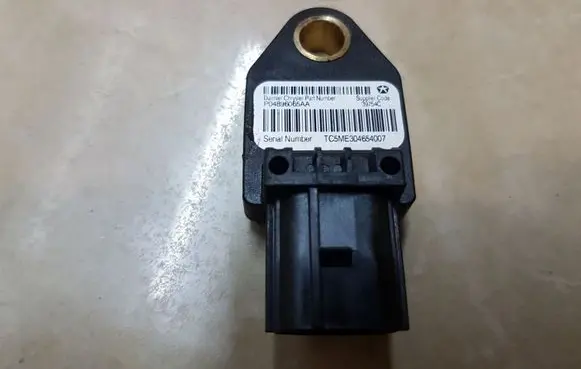 Dodge Caliber Airbag deployment crash/impact sensor P04896065AA