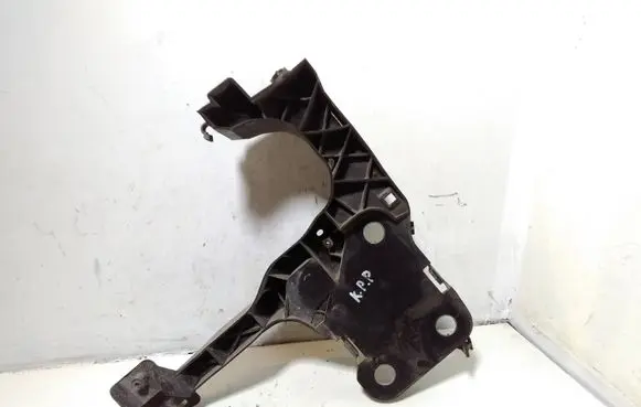 Renault Scenic II - Grand scenic II Front bumper mounting bracket 8200137495