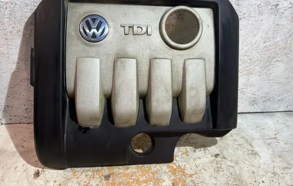 Volkswagen PASSAT B6 Engine cover (trim) 03G103925
