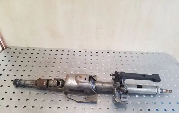 Mitsubishi Pajero Steering wheel axle
