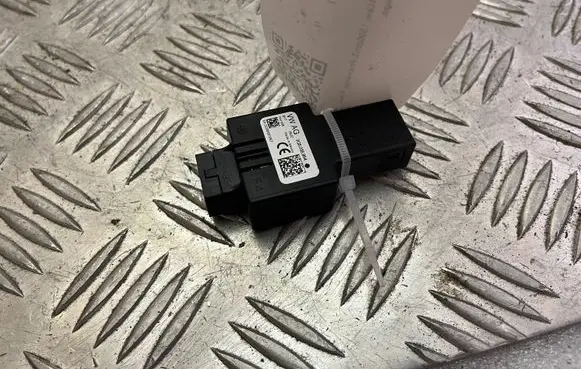 Volkswagen Tiguan Allspace USB socket connector 3G5035954