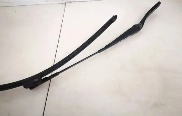 Front wiper blade arm