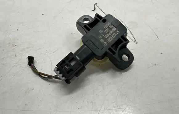 Mercedes-Benz A W176 Airbag deployment crash/impact sensor A1668210351