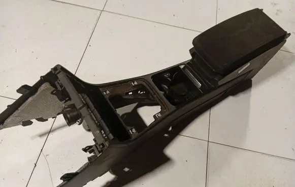 Volkswagen PASSAT B6 Armrest 3C0863319S