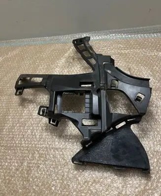 Mercedes-Benz S W222 Front bumper mounting bracket A2228851065 16895