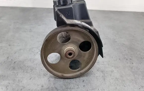 Peugeot 206 Power steering pump 9636426280