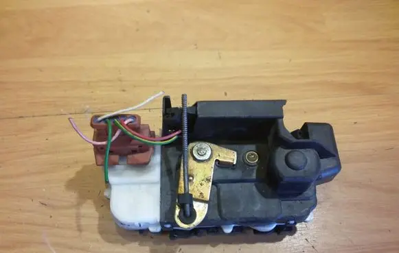 Peugeot 607 Rear door lock