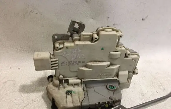 Audi A4 S4 B7 8E 8H Front door lock 8E2837015AA