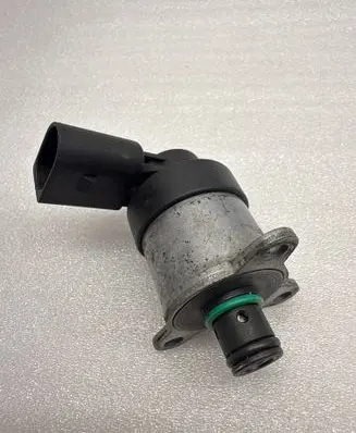 BMW 5 E60 E61 Fuel pressure sensor 0928400560 69204