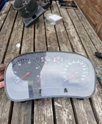 Volkswagen Golf IV Speedometer (instrument cluster)
