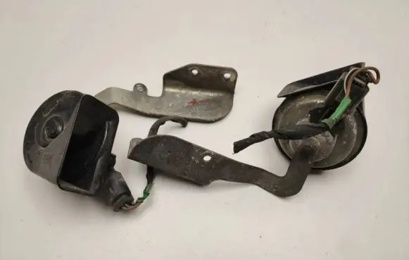 Mercedes-Benz E C207 W207 Horn signal A2075421220