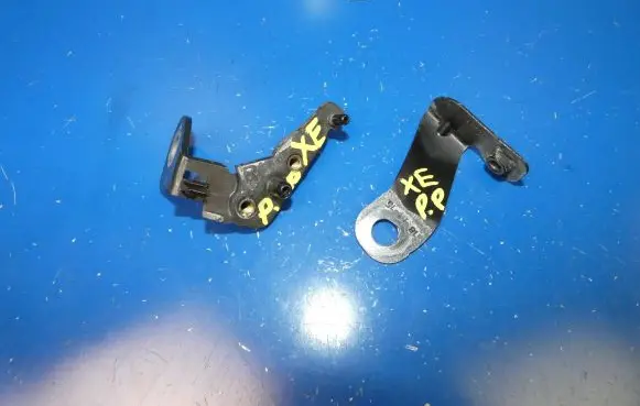 Jaguar XE Fender mounting bracket