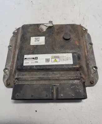 Opel Zafira B Engine control unit/module MB275800