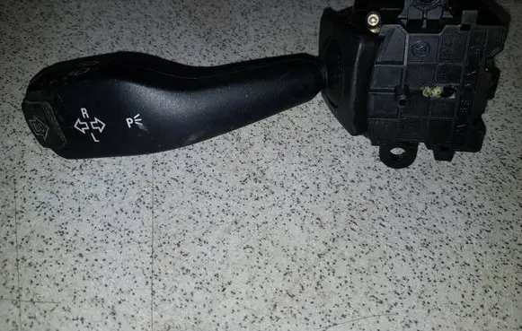 BMW 5 E39 Indicator stalk 8363668 01104010