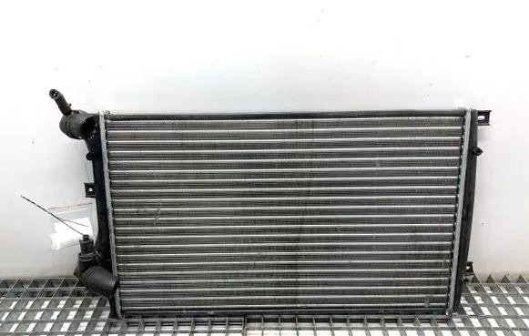 Volkswagen Touran I Coolant radiator