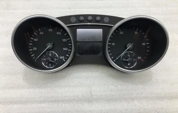 Mercedes-Benz ML W164 Speedometer (instrument cluster) A1645405047