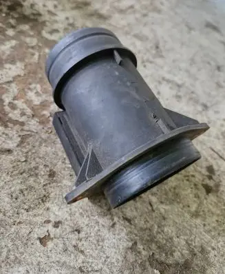 Volkswagen Golf III Mass air flow meter 71822101 074906461