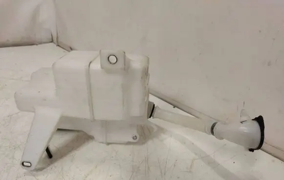 Lexus ES 250 - 300 - 330 Windshield washer fluid reservoir/tank C33156