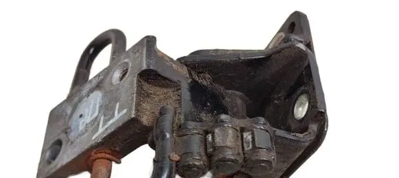 Audi TT TTS Mk2 Front door lower hinge 8J0831412