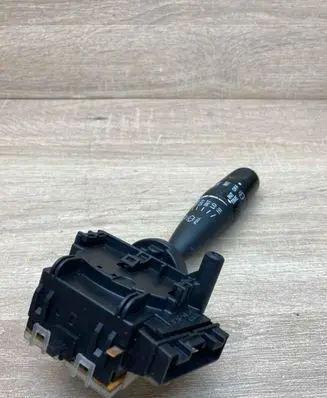 Toyota Yaris Wiper control stalk 173647 02290173738