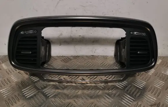 KIA Sorento Radio/GPS head unit trim 