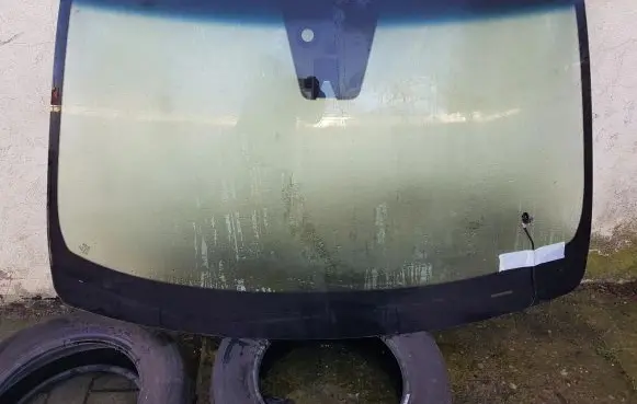 KIA Sorento Front windscreen/windshield window 