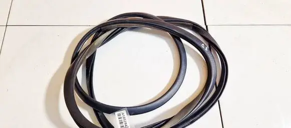 Audi A2 Rubber seal front coupe door 
