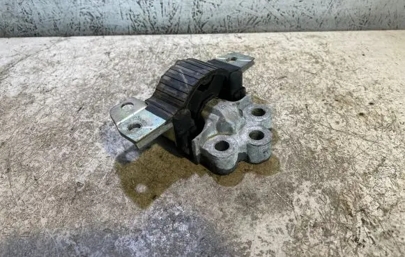 Fiat Fiorino Engine mount bracket