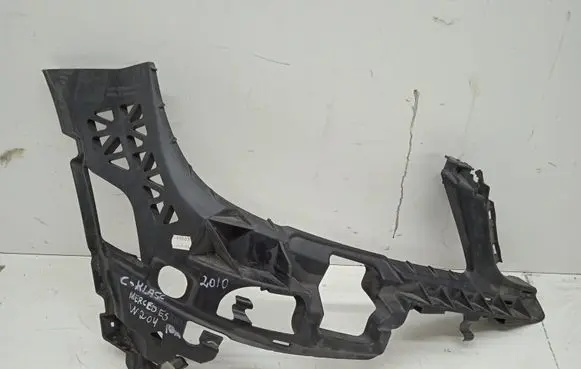 Mercedes-Benz C W204 Front bumper mounting bracket A2048850865