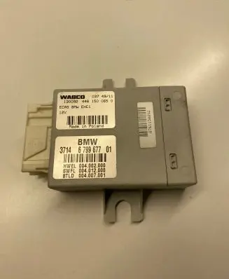 BMW 5 F10 F11 Air suspension control unit module (rear) 6799677 004007001 004002000