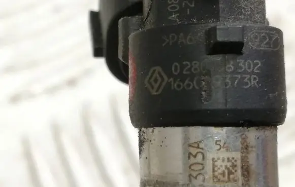 Renault Twingo III Fuel injector 166009373R 0280158302