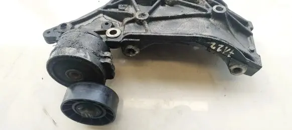Volvo V50 Engine mounting bracket 9650034280