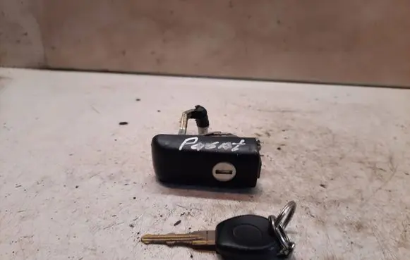 Volkswagen PASSAT B3 Front door lock (next to the handle) 