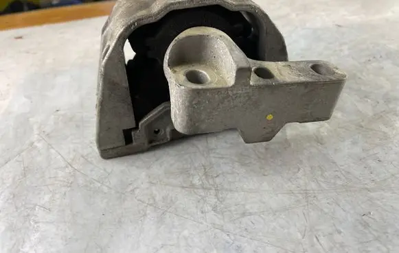 Volkswagen Golf IV Engine mount bracket 1j0199262be