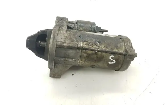 Ford Focus Starter motor AV6N11000GD