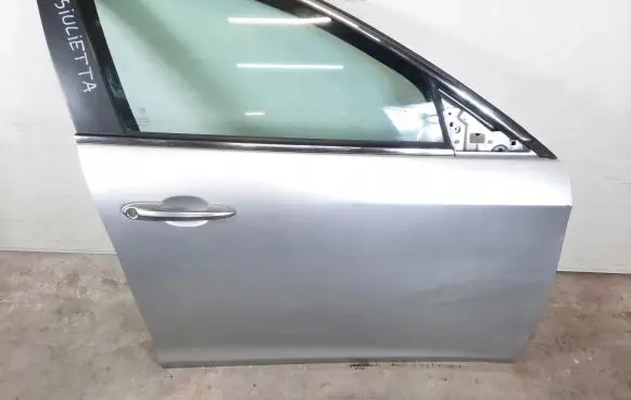 Alfa Romeo Giulietta Front door