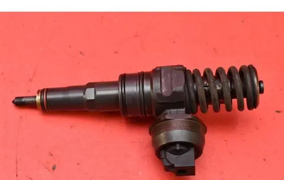 Skoda Octavia Mk2 (1Z) Fuel injector 038130073BQ