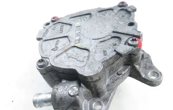 Audi A4 S4 B8 8K Vacuum pump 03L145100F