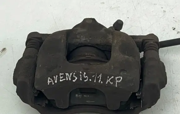 Toyota Avensis T270 Front brake caliper