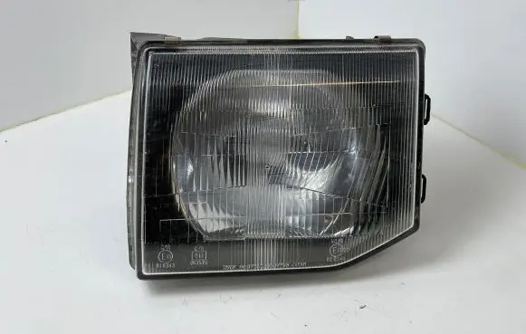 Mitsubishi Pajero Headlight/headlamp 11037747 1260055W 020340